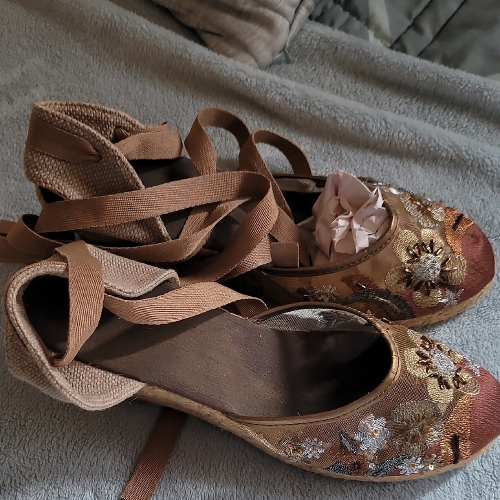 Embroidered Floral Espadrille Wedges Worn Once. - Picture 2 of 3
